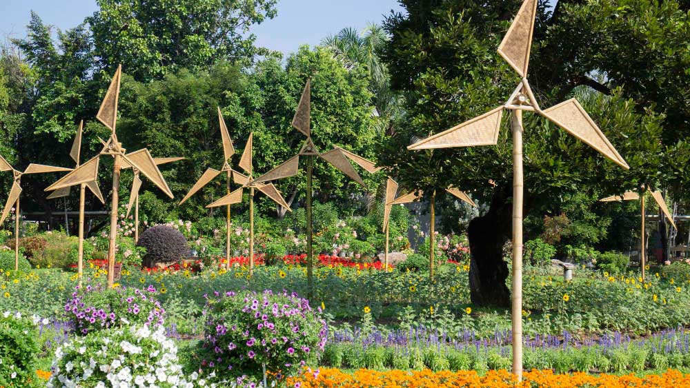How To Assemble Garden Windmill - Gardeners Yards